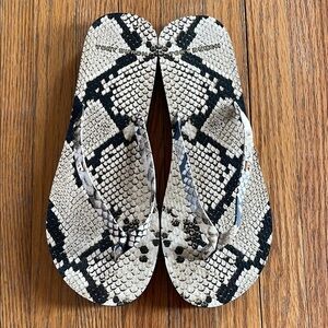 Tory Burch Snake Print Flip Flops Sz 7